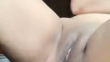 Lady puts a Banana in her cunt in Bangladeshi sex video