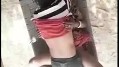 Naughty Desi wife and her lover caught daytime outdoor fuck, Desi mms sex