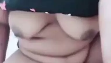 Girlfriend asshole showing and fingering pussy viral MMS