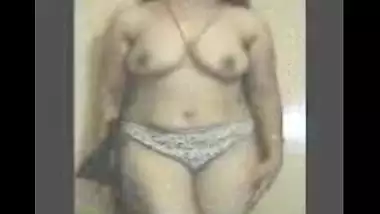 Fsiblog – Hot sexy bhabi first time expose her juicy body infront of cam