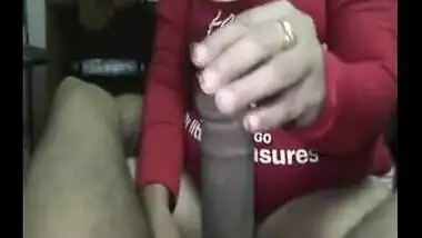 Bhabi in red t-shirt cleavage and giving handjob