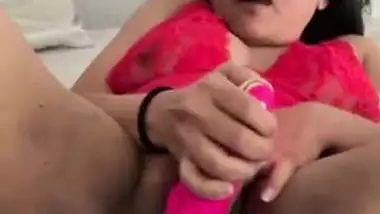 Indian whore getting off using toy
