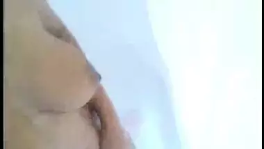 Desi girlfriend sucking fucking her lover in a car