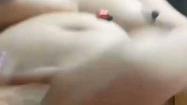 Hot Hyderabad girl masturbates in her latest sex video