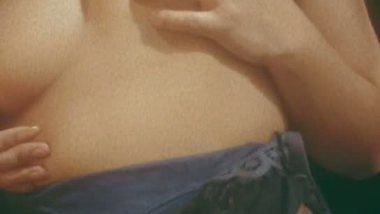 Brown haired Indian girl boob show viral MMS