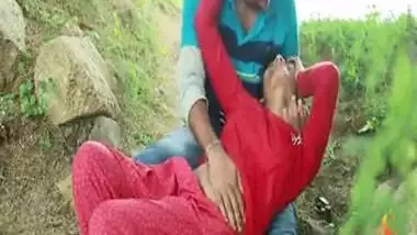 Pressing boobs of a hot Indian girl in the forest