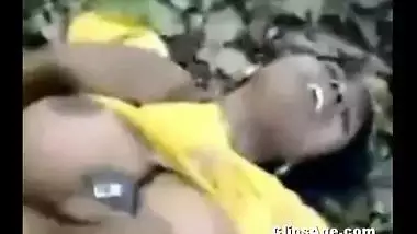 Indian aunt in yellow top getting fucked in forest