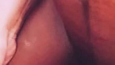 ප්‍රෙග්න්ට්  අක්ක නාන ගමන් අතේ ගහලා දුන්නා Sri...