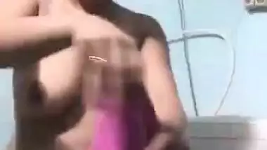 Indian Aunty Making Her Own Bathing Video