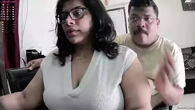 Famous Desi Bbw Bhabhi Boobs Sucking And Pussy Licking On Cam Show
