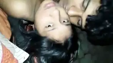 18 yr old girl’s late-night Indian teen porn video