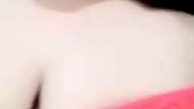 Big booby Pakistani girl boobs show selfie