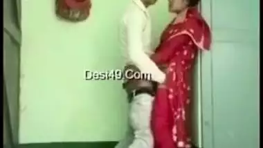 Indian gal caught drilled by lover in standing pose in Desi mms video