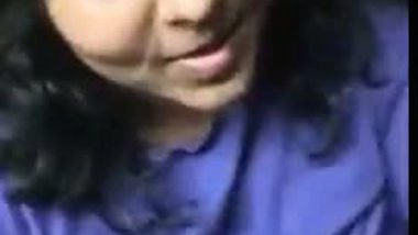 Desi whorish aunty gives own nephew handjob