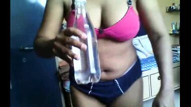 Free porn show of a NRI babe to stranger