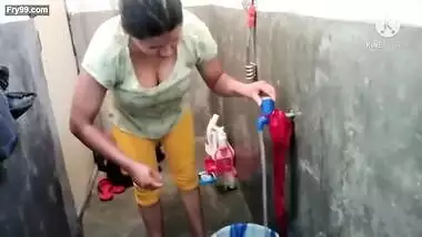 Horny booby aunty washing clothes showing huge hanging boobs