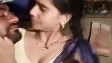 Sexy Indian Village Wife’s Secret Boob Pressing Video
