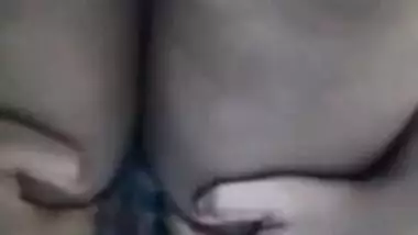 Sexy Girl Showing AND soaping Pussy