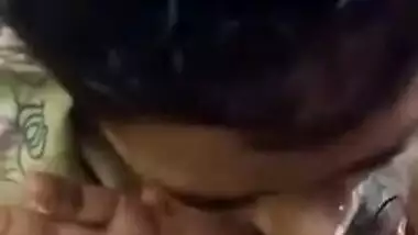 Desi slut XXX video of profuse facial cumshot that covers eyes and lips