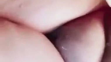 Chubby Desi XXX bitch showing her big melons and pussy on cam