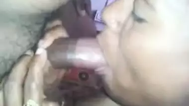 desi- indian aunty giving wonderful blowjob