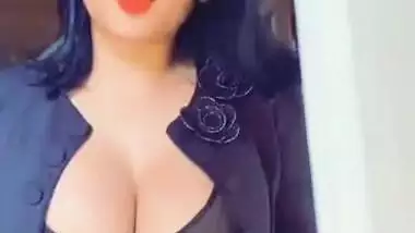 Queen Piumi New Cleavage Clip