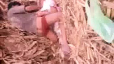 Hot Northindian Girl enjoyed with her BF in field