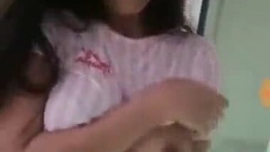Poonam Pandey Showed Her Boobs Accidentally