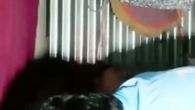 HD Tamil sex MMS of a wild lover eating his horny GF