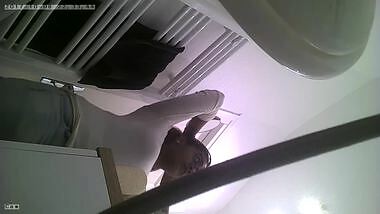 SPY007 - Toilet Spy - Indian teen ass