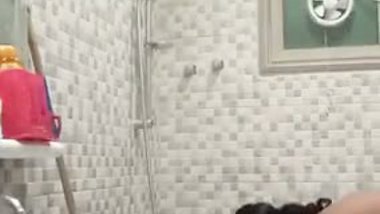 Desi aunty bathroom selfie Video