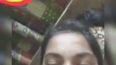 Bengali girl showing big round boobs viral clip