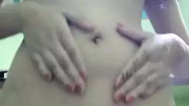 Beautiful desi girl show her boob and pussy