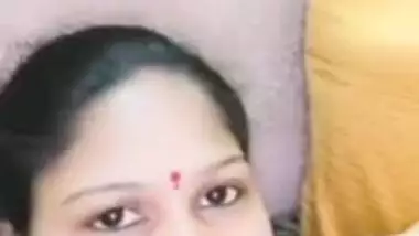Desi bhabi fingering pussy selfie cam video