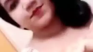 Desi Beautiful Bhabi Showing Her Bigboobs And Pussy