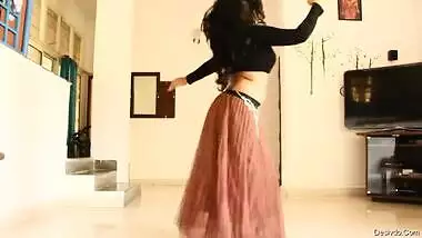 Pratibha Chakrawarti hot navel dance