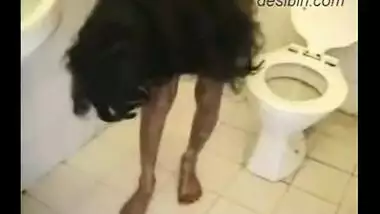 Indian Call Girl Captured Taking Bath