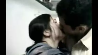 Sexy New Delhi Girlfriend Exposes her Big Boobs