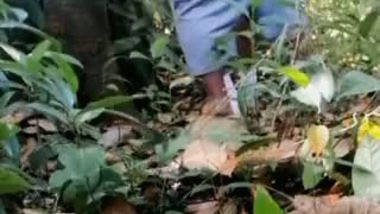 Guy enjoys GF’s pussy under a tree in Indian outdoor sex