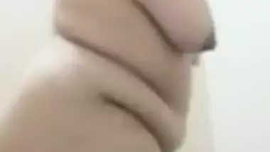 Malayali aunty bathing nude showing pussy