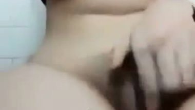Bangladeshi sex of a hijabi girl masturbating in a toilet