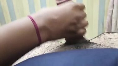 Desi Girlfriend Ko Tel Lgake Khub Choda