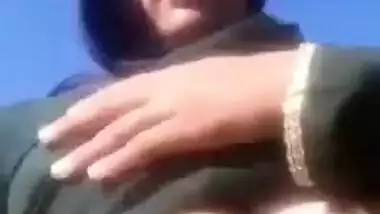 Big-boobed Desi village wife showing her big boobs XXX outdoors
