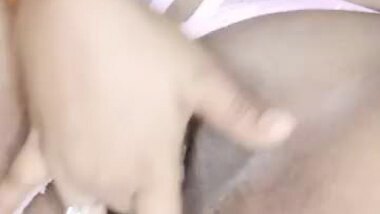 Indian sexy bhabhi doing fingering in pussy