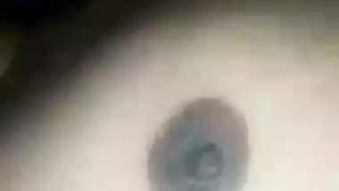 Desi village couple show her boob