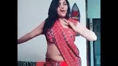 bubbly bhabhi navel dance