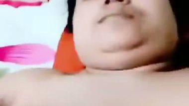 Man drills a chubby woman’s pussy in a village sex video