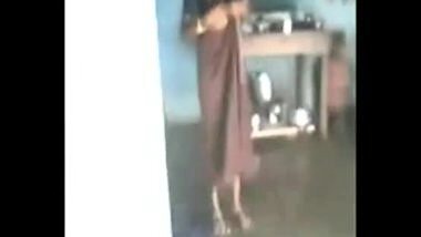 Sexy Tamil Wife Exposing Boobs
