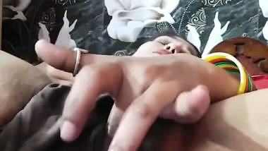 Indian fingering bhabhi oozing orgasm viral MMS