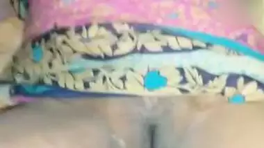 Local desi slut in saree masturbating video